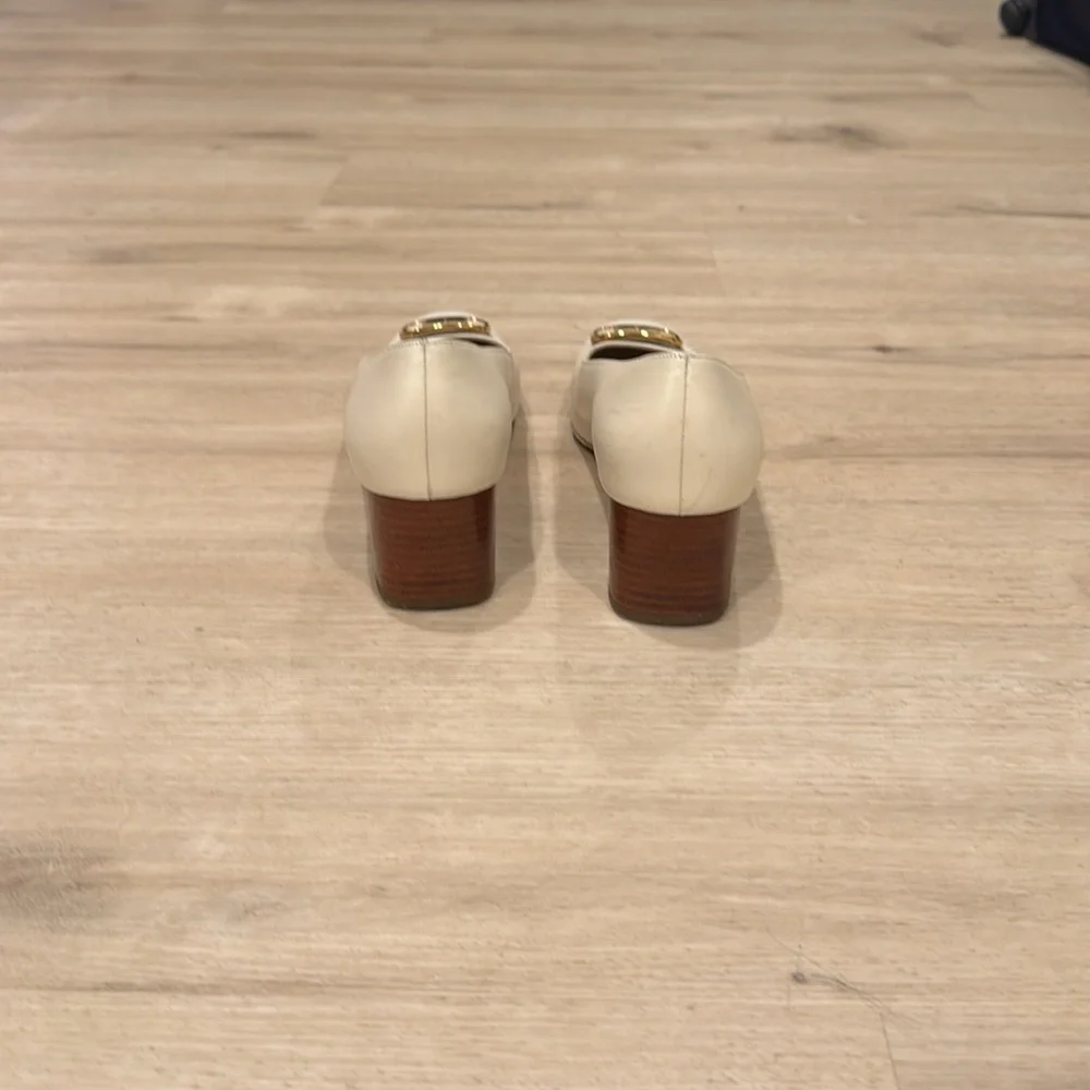🤍Vintage Salvatore Ferragamo Block Heels🤍 - Picture 4 of 6